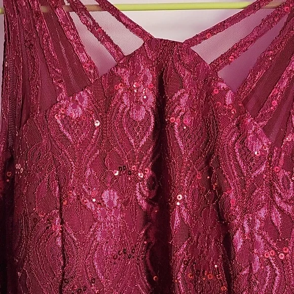 Elegant Purple Lace Dress - Picture 2 of 4